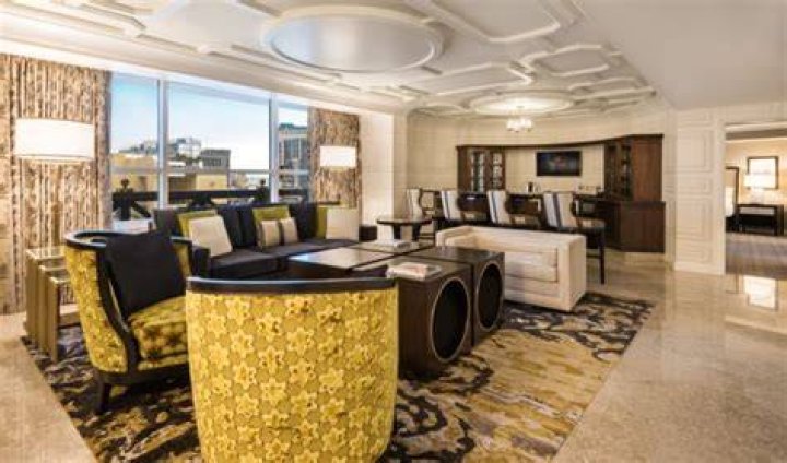 Caesars Palace Tower Suites: A Luxurious Experience in Las Vegas