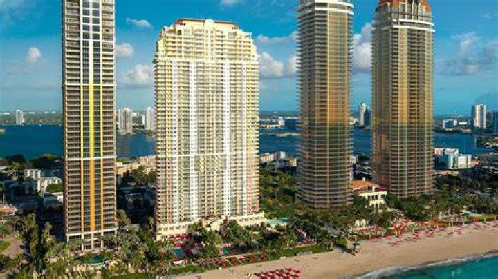 Discover the Luxury and Charm of Acqualina Beach Resort