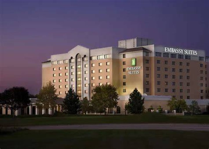 Embassy Suites by Hilton Kansas City International Airport: Your Ultimate Stay Experience