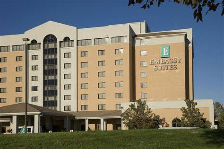 Embassy Suites Kansas City International Airport: Your Ultimate Staycation Destination