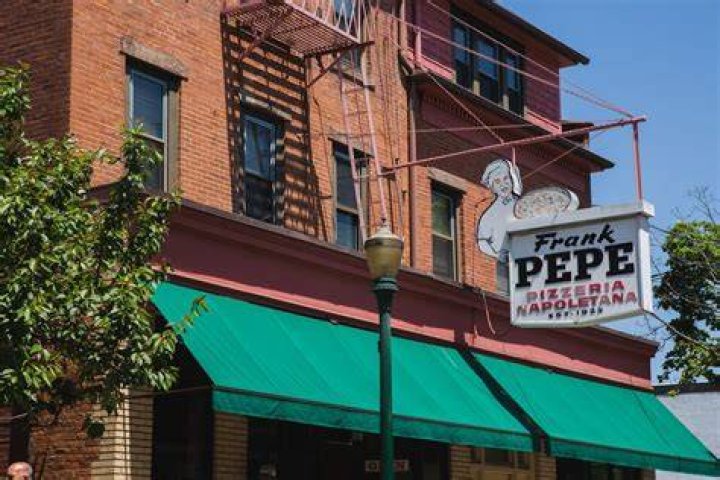 Frank Pepe Pizza Ingredients: The Secret Behind New Haven&rsquo;s Iconic Pie