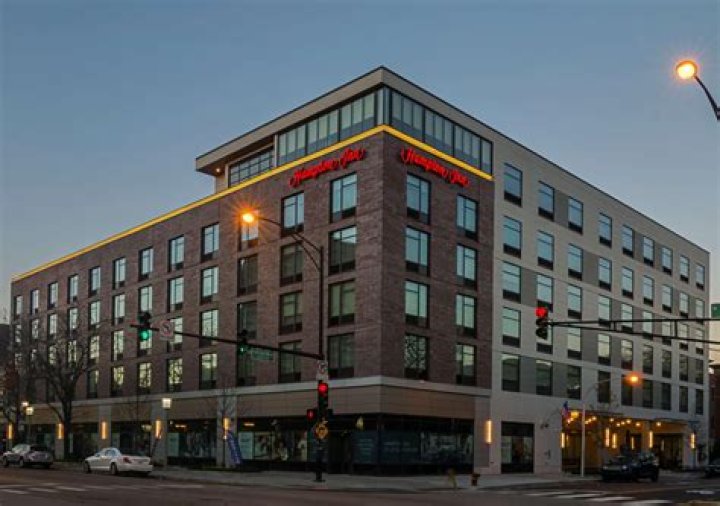 Hampton Inn Chicago North Loyola: Your Premier Stay in the Heart of Chicago