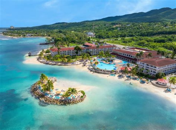 Holiday Inn Unspree All-Inclusive Resort in Montego Bay: Your Ultimate Caribbean Getaway