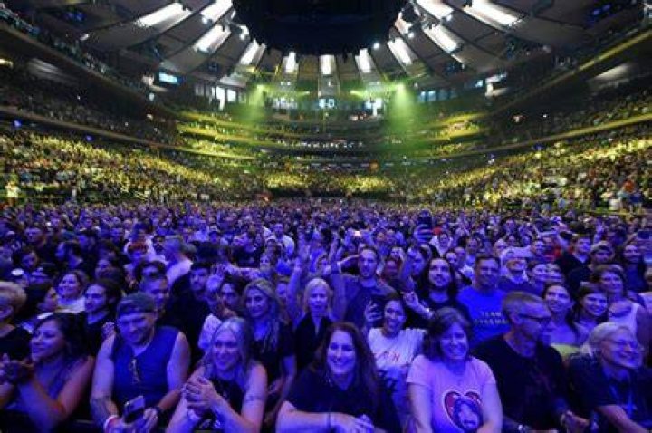 How Many People Does Madison Square Garden Hold: A Comprehensive Guide