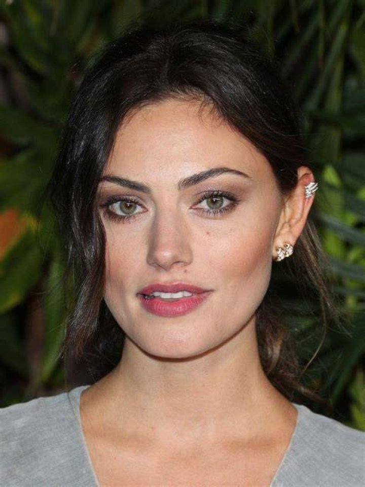 How Old is Phoebe Tonkin? Discover the Age, Career, and Life of the Talented Actress