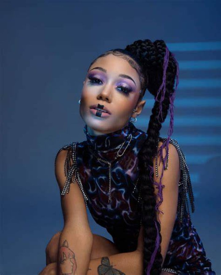 Khalayla: The Rising Star in the Music Industry