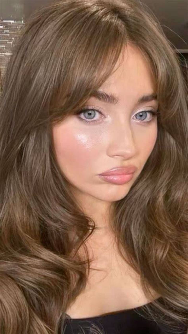 Sabrina Carpenter Brown Hair: A Comprehensive Look into the Transformation
