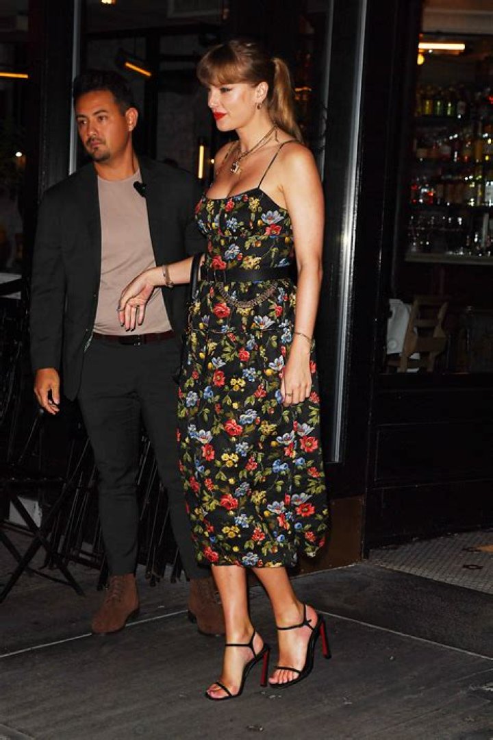 Taylor Swift Feet: A Closer Look at Her Talent, Journey, and Personal Life