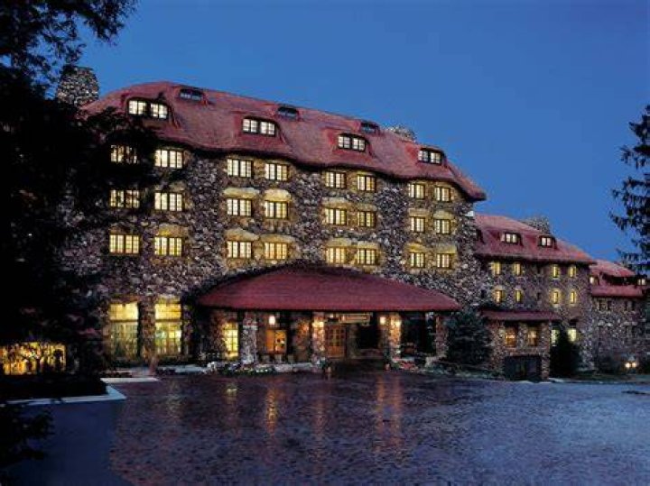 The Grove Park Inn Resort: A Luxury Destination in Asheville, North Carolina